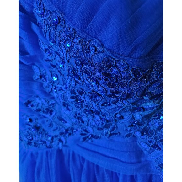 STACEE'S gorgeous formal gown - Picture 6 of 11